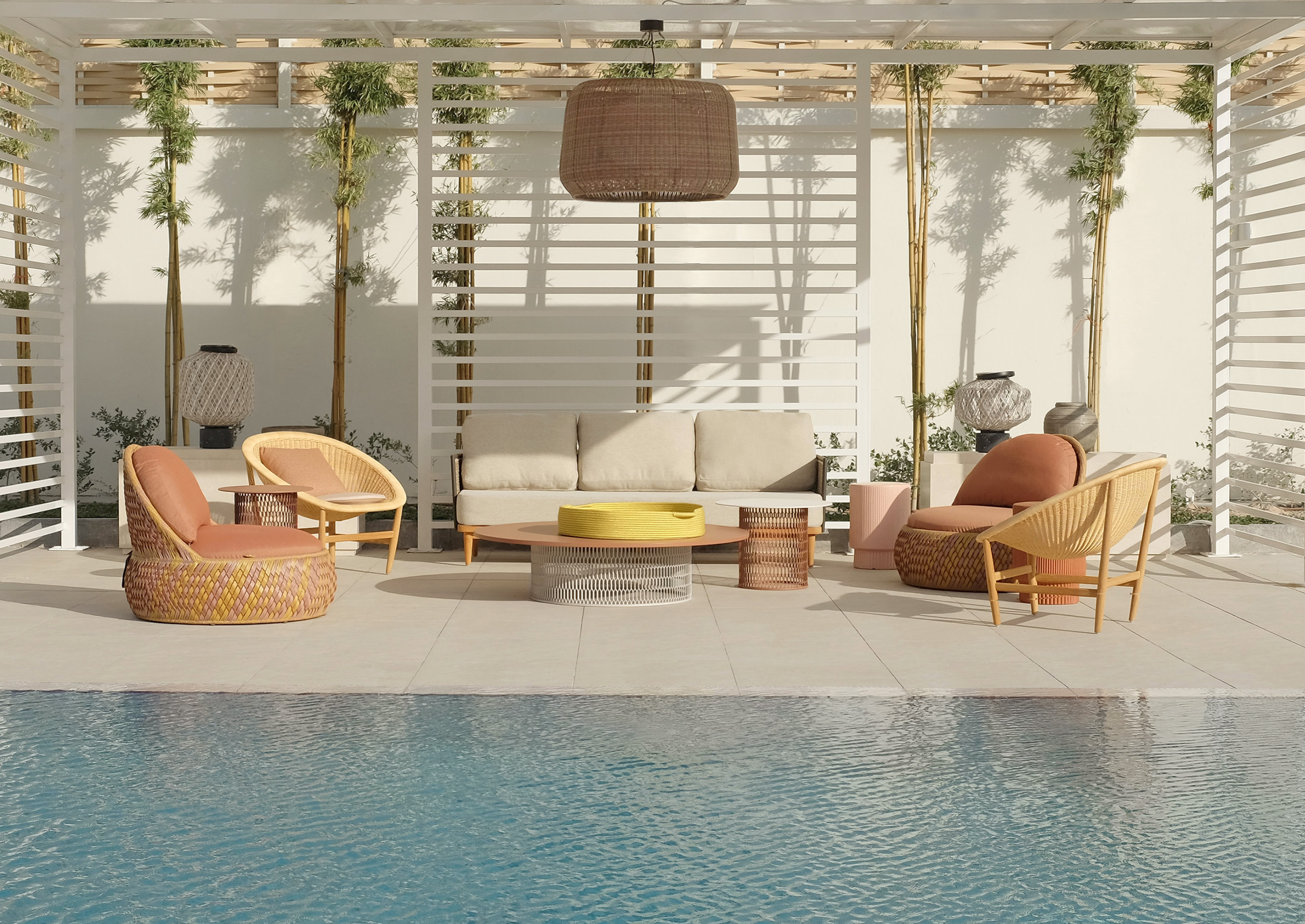 POOLSIDE